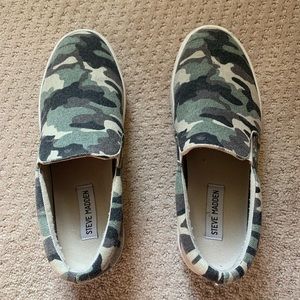 Steve Madden camo platform slip-on. Size 8